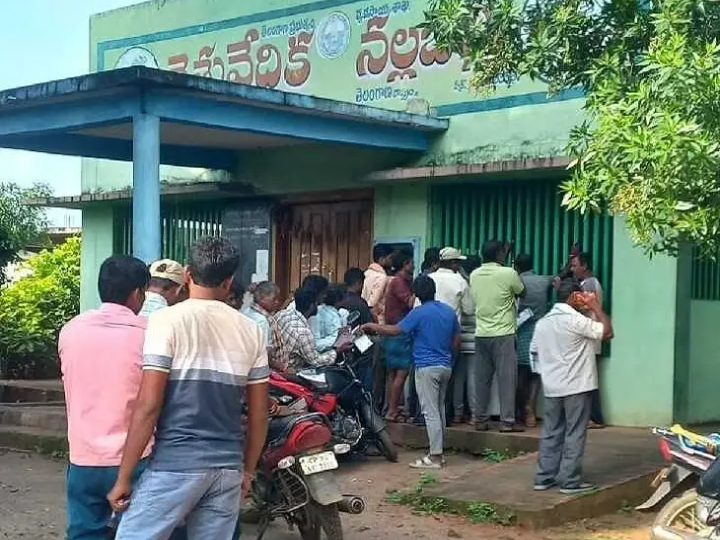 “వెంటనే సరిపడా యూరియా పంపిణీ చేయాలి”