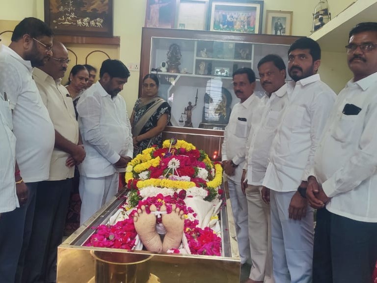 పాండురంగారెడ్డి మృతి బాధాకరం: మాజీ మంత్రి