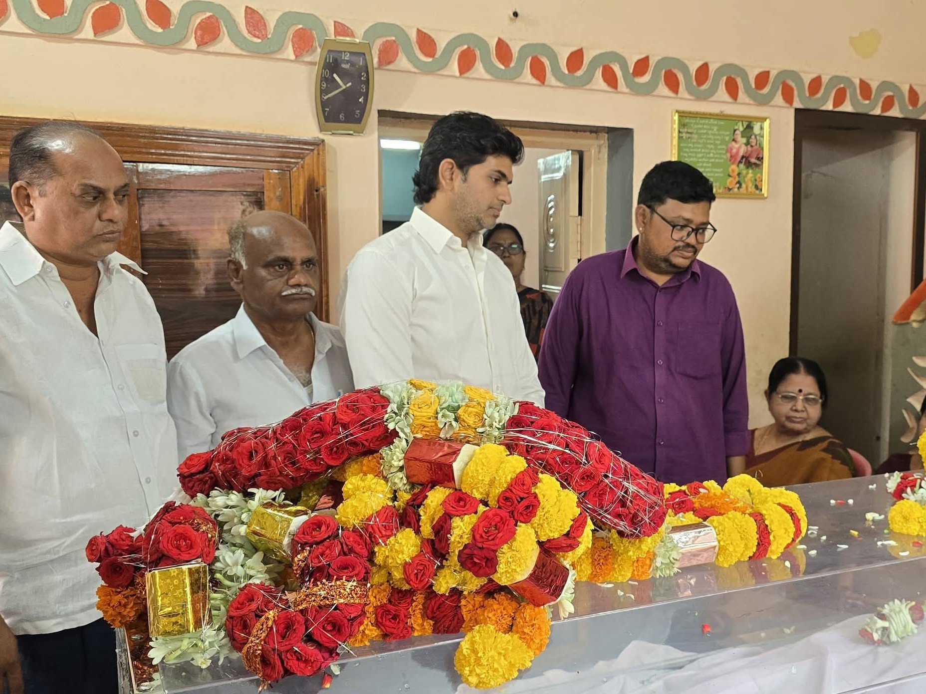 నివాళి అర్పించిన తాడిపత్రి ఎమ్మెల్యే