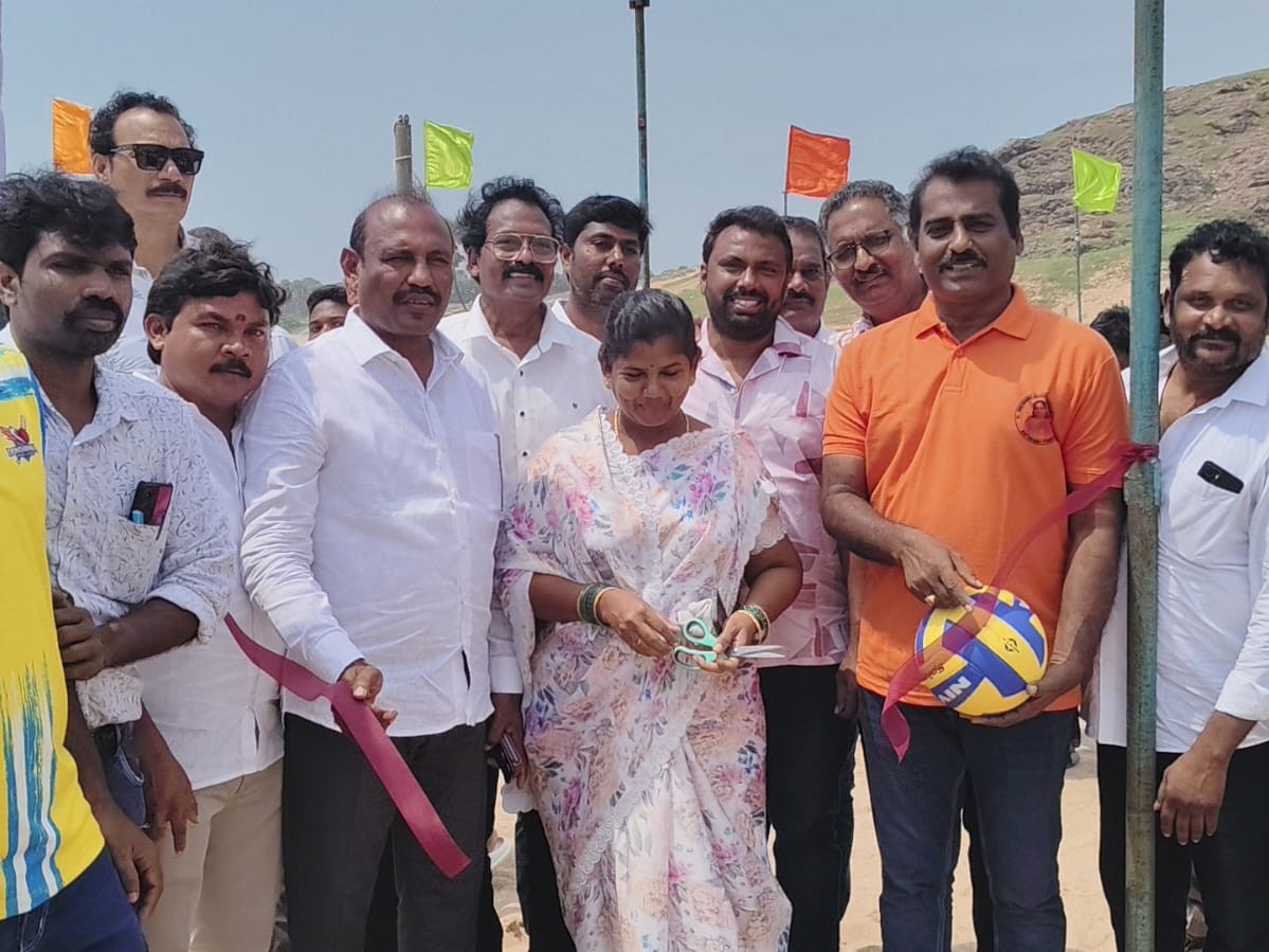 బీచ్ వాలీబాల్ పోటీలు ప్రారంభం