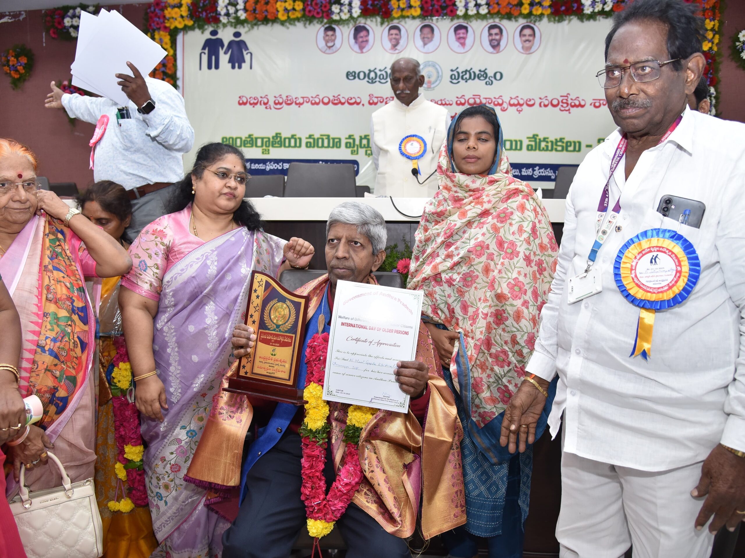 ఉత్తమ సిటిజన్ అవార్డు అందుకున్న గోపాలకృష్ణ