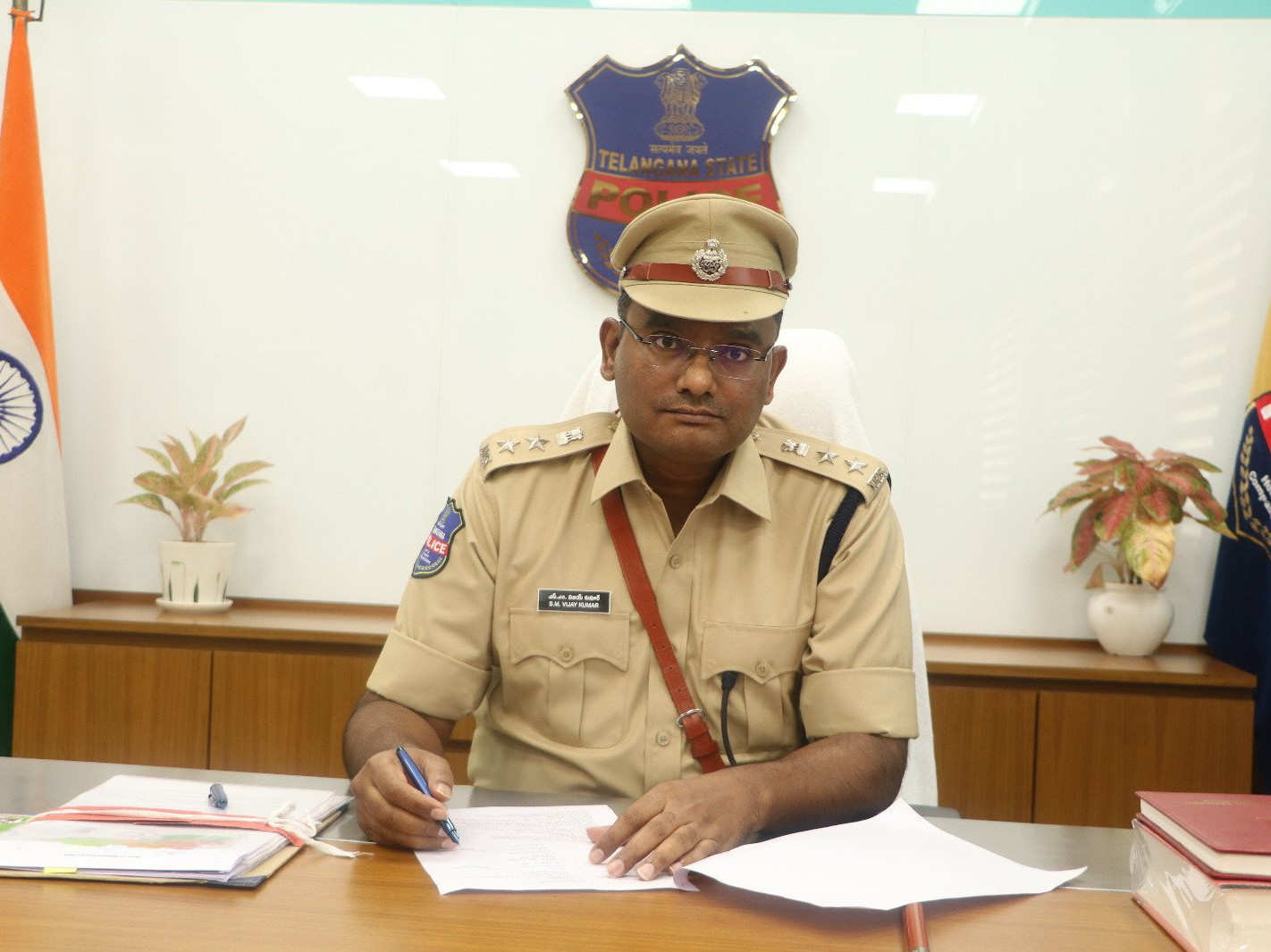 నూతన పోలీస్ కమిషనర్ బాధ్యతల స్వీకరణ