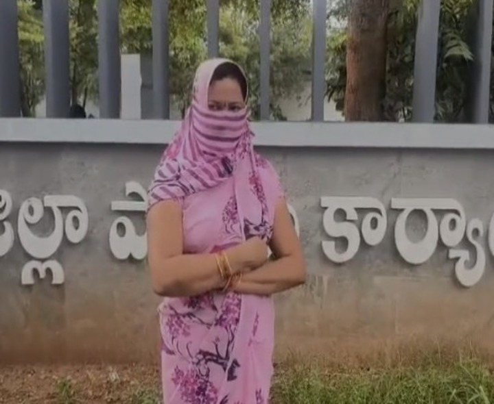 తనను మోసం చేశాడని ఎంపీపీపై మహిళ ఫిర్యాదు