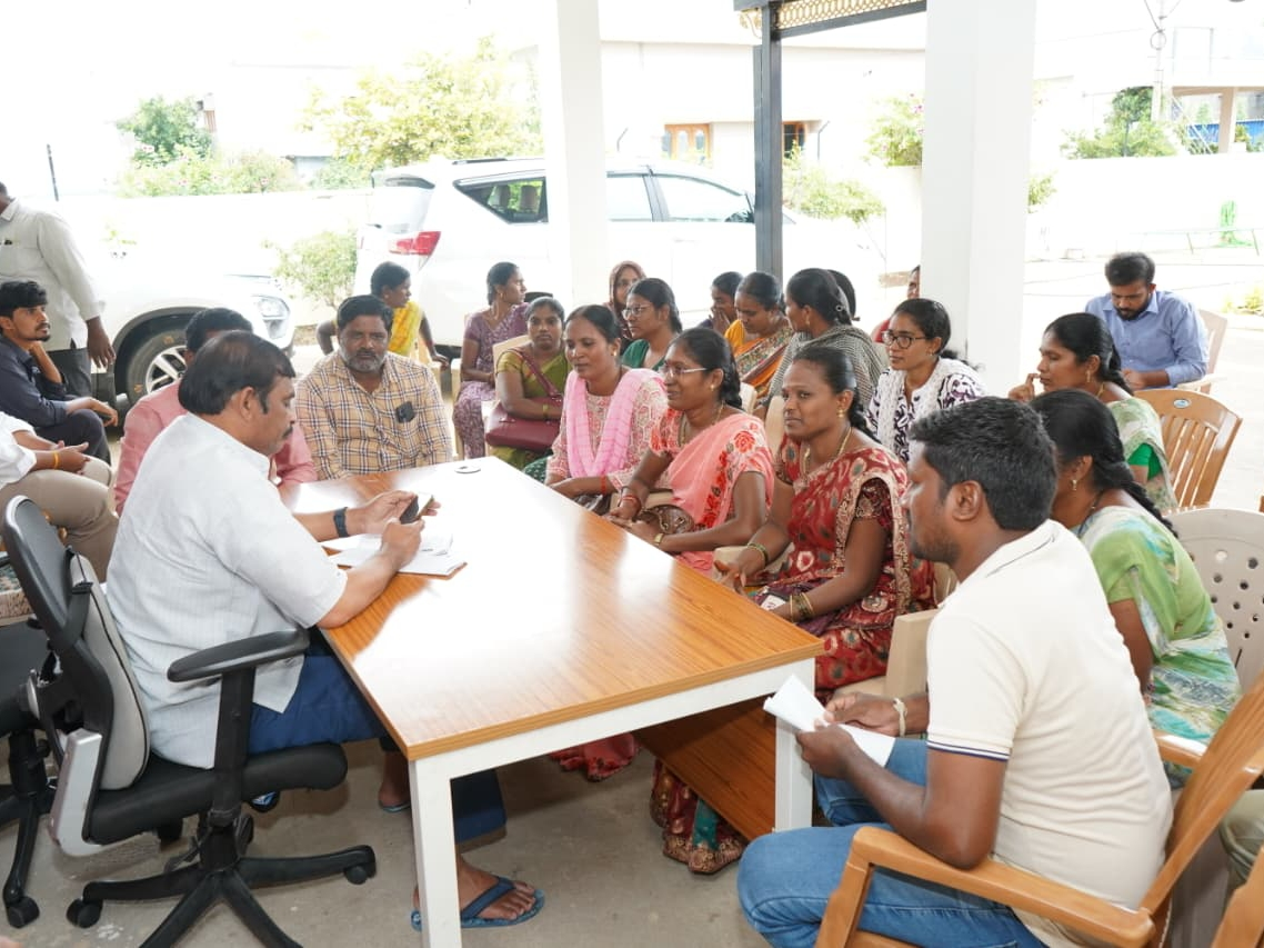 ‘ఉపాధ్యాయుల సమస్యలను మంత్రి దృష్టికి తీసుకెళ్తా’