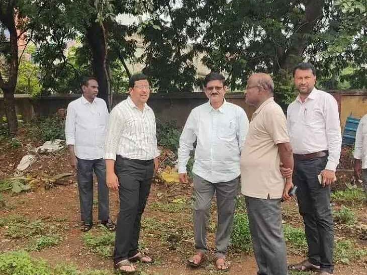బద్వేల్ వరద ప్రాంతాలను పరిశీలించిన కమిషనర్