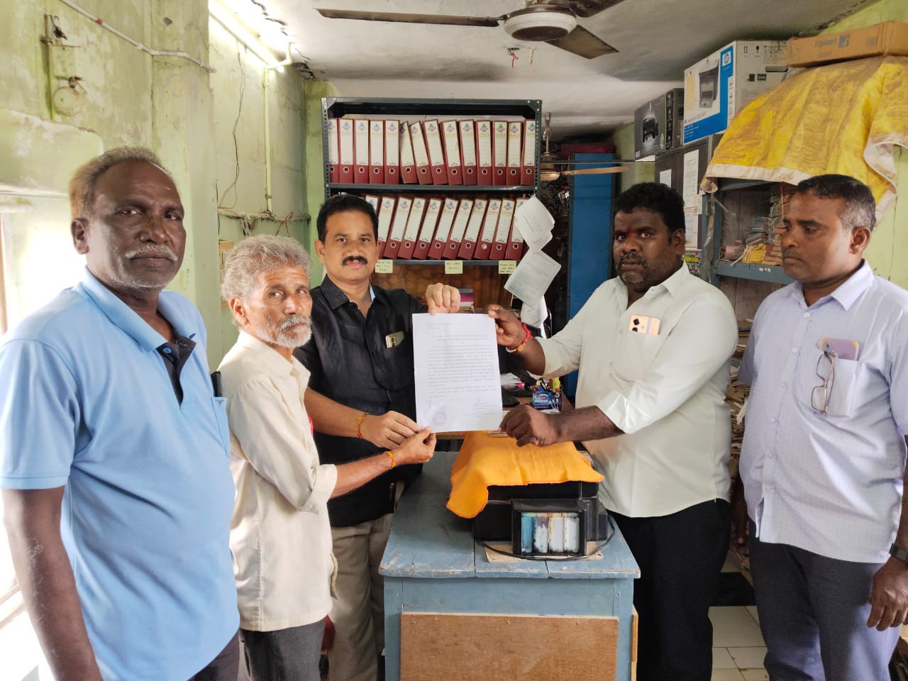 ‘ఔట్సోర్సింగ్ కార్మికులను విధుల్లోకి తీసుకోవాలి’