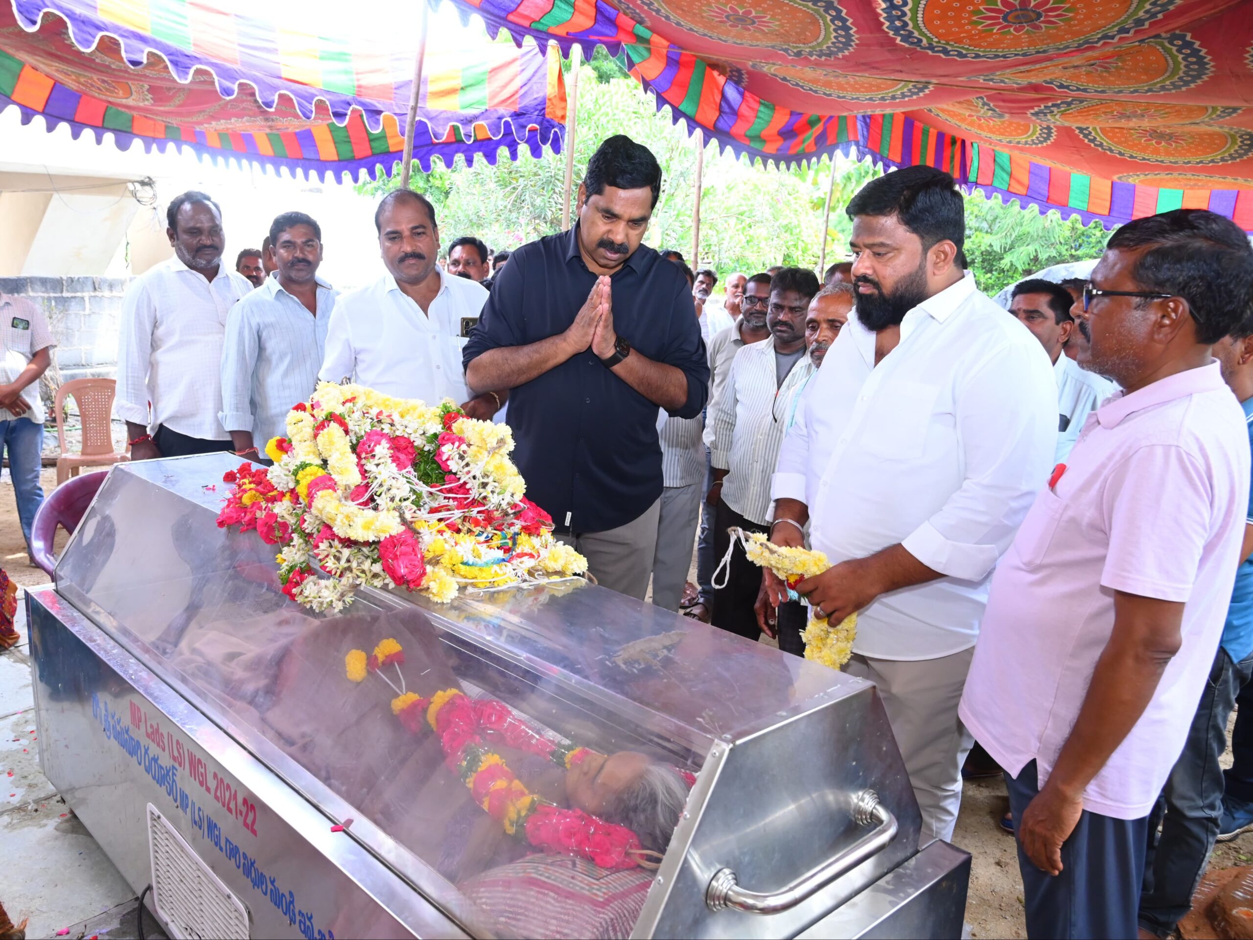 బాధిత కుటుంబాన్ని పరామర్శించిన: MLA