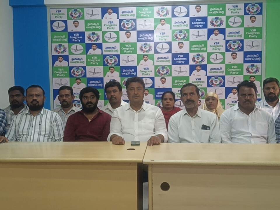 నకిలీ మద్యం‌పై విమర్శలు గుప్పించిన వైసీపీ ఇంఛార్జ్