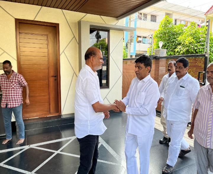 ఖమ్మం నగరంలో పర్యటించిన మాజీ ఎంపీ