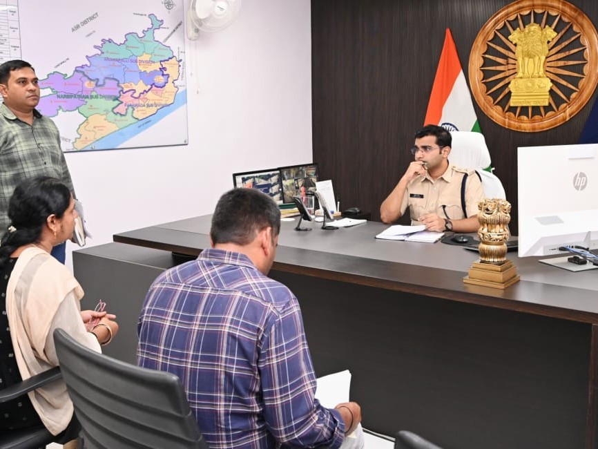 పోలీస్ పీజీఆర్ఎస్‌కు 52 ఫిర్యాదులు