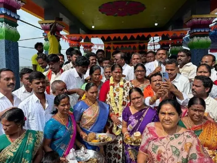 దుర్గమ్మ ఆలయాన్ని ప్రారంభించిన: మంత్రి సీతక్క