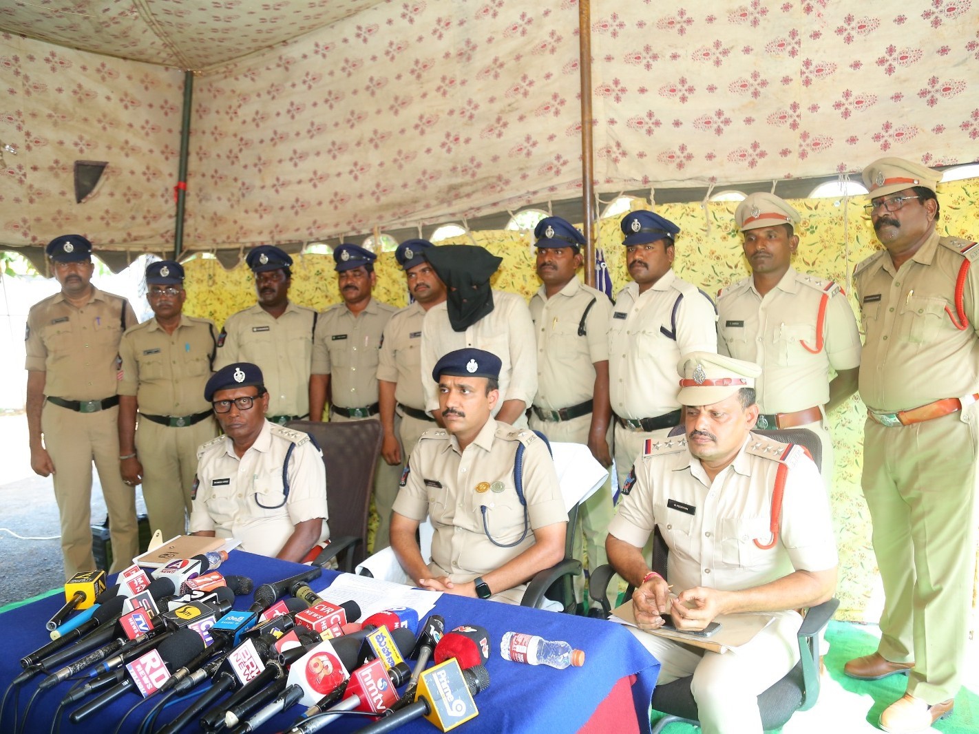 అంతర్ జిల్లా బైక్‌ల దొంగ అరెస్ట్