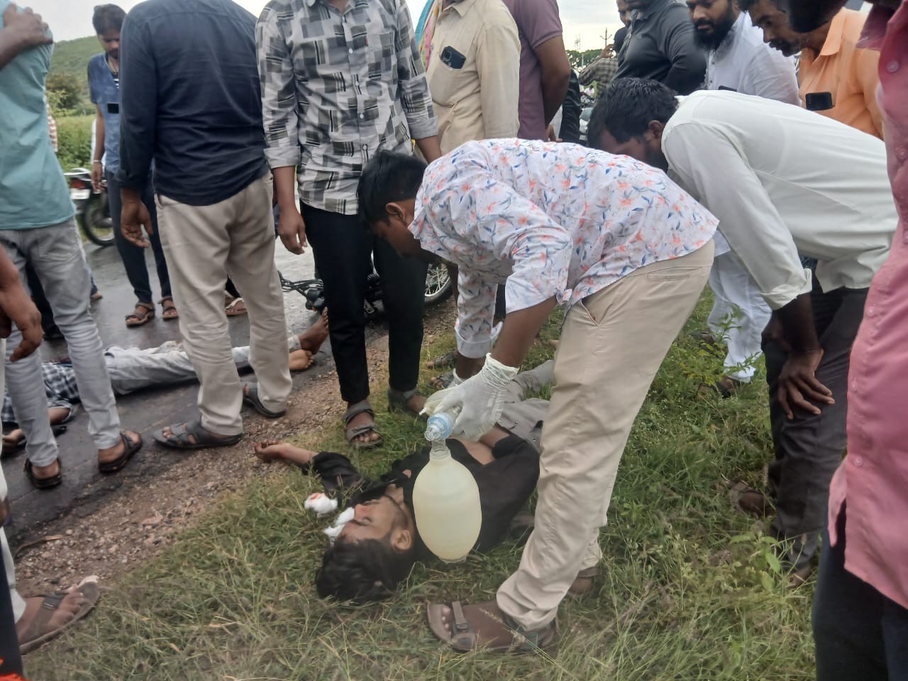 పెద్దారవీడు రోడ్డు ప్రమాదం.. ఇద్దరు మృతి