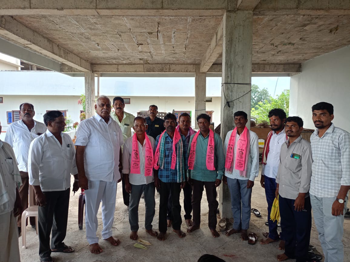 BRSలో చేరిన వివిధ పార్టీల నాయకులు