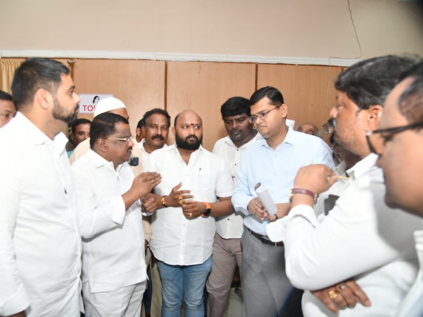 ‘ప్రైవేటీకరణ నిర్ణయాన్ని వెనక్కి తీసుకోవాలని వినతి’