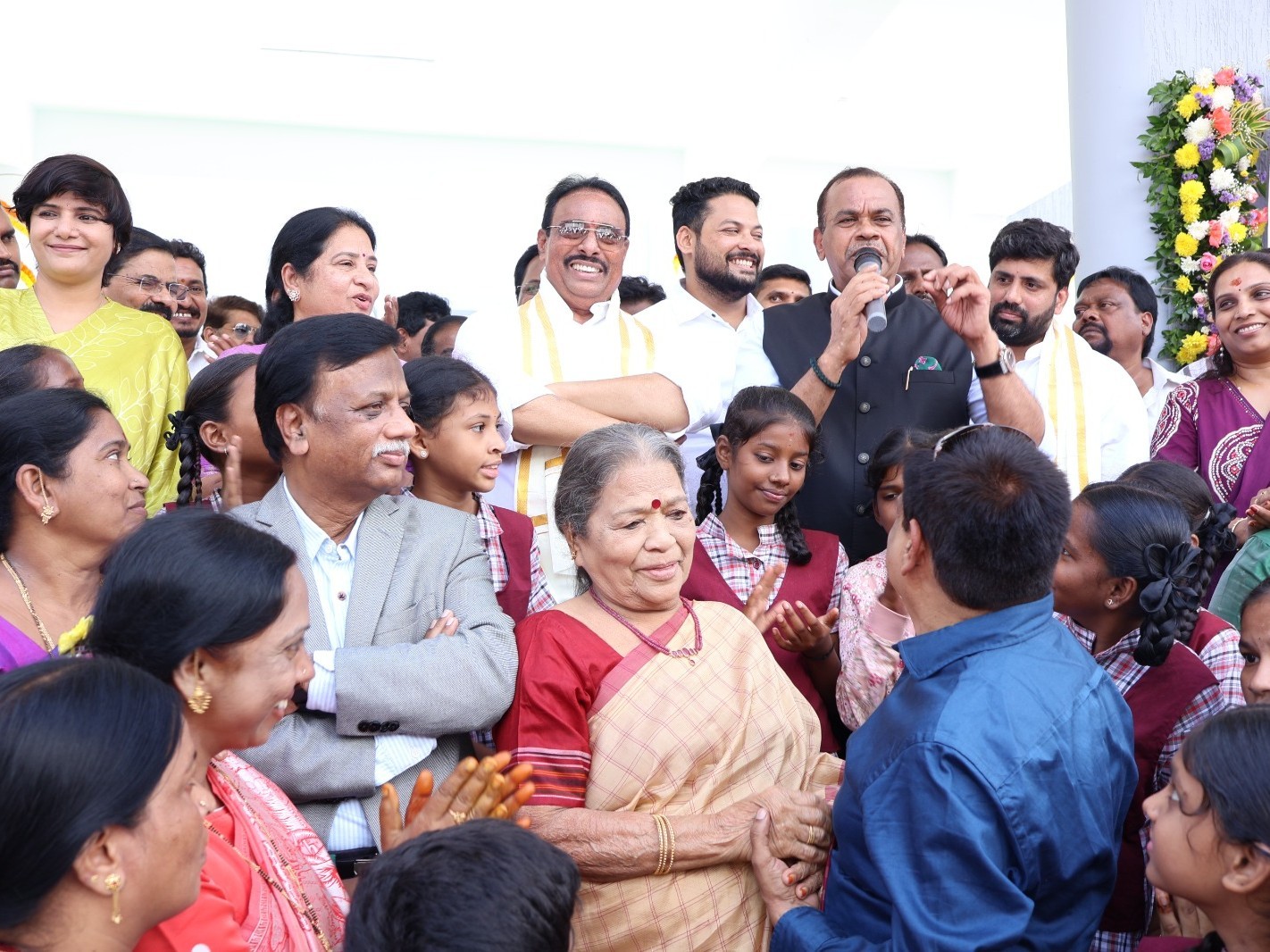 విద్యాభివృద్ధికి ప్రభుత్వం పెద్దపీట మంత్రి కోమటిరెడ్డి
