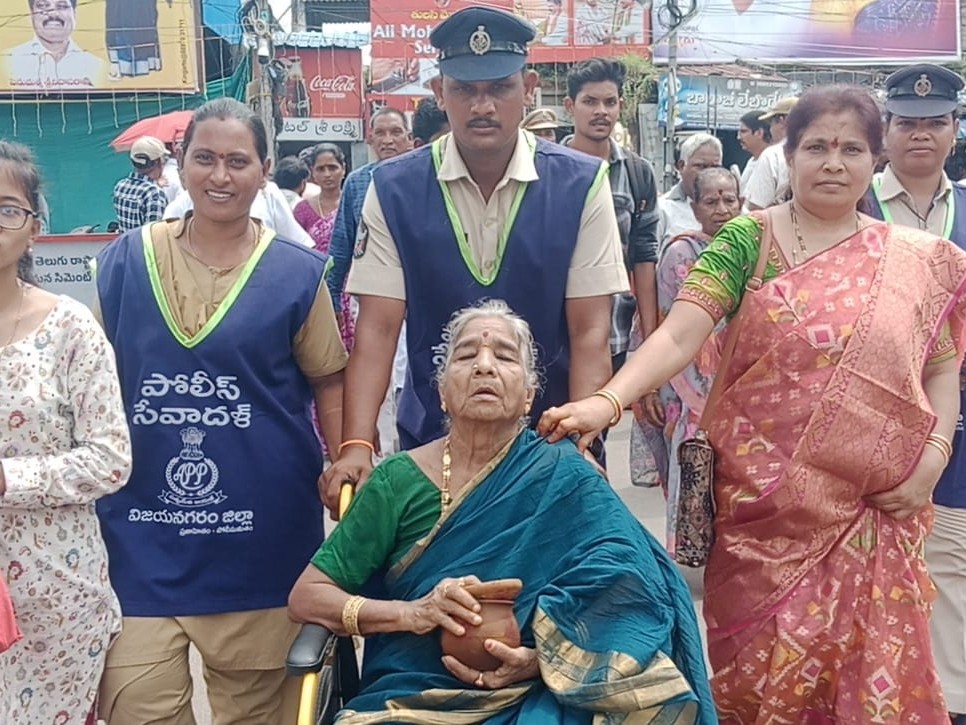 సేవలతో ప్రజల మన్ననలు పొందిన సేవాదళ్ పోలీసులు