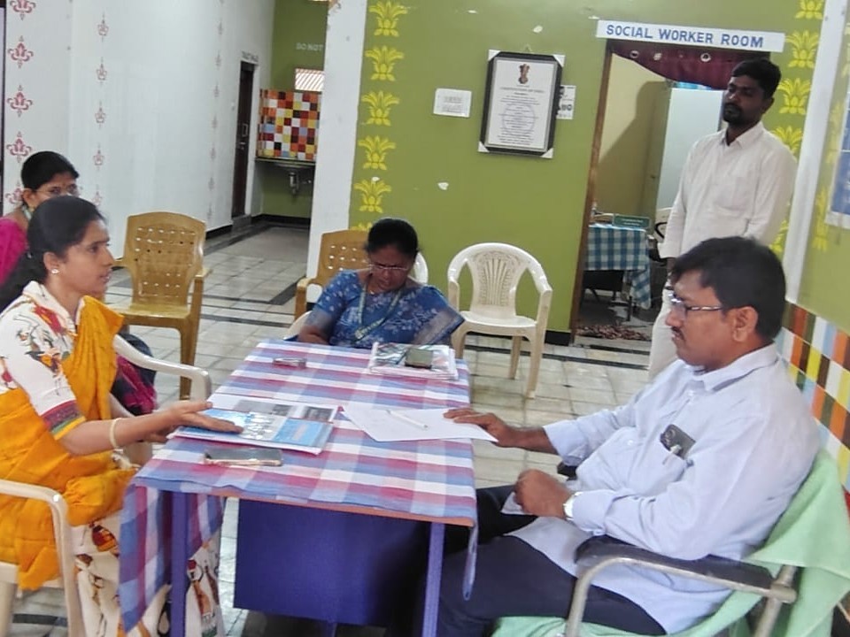 అనంతలో శిశు గృహం ఆకస్మిక తనిఖీ