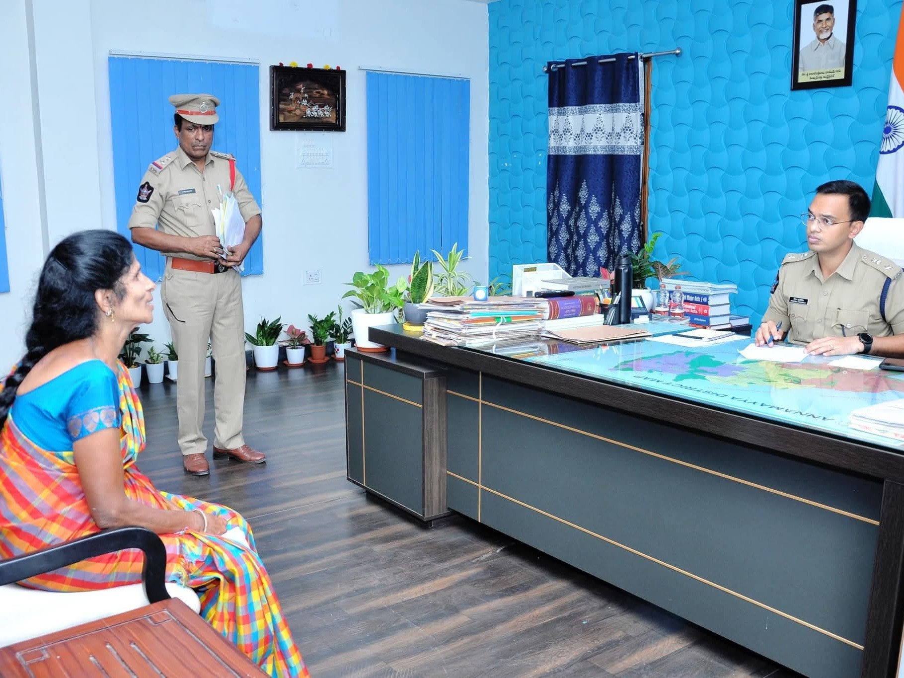 ఫిర్యాదులపై తక్షణం చర్యలకు తీసుకోవాలి: ఎస్పీ