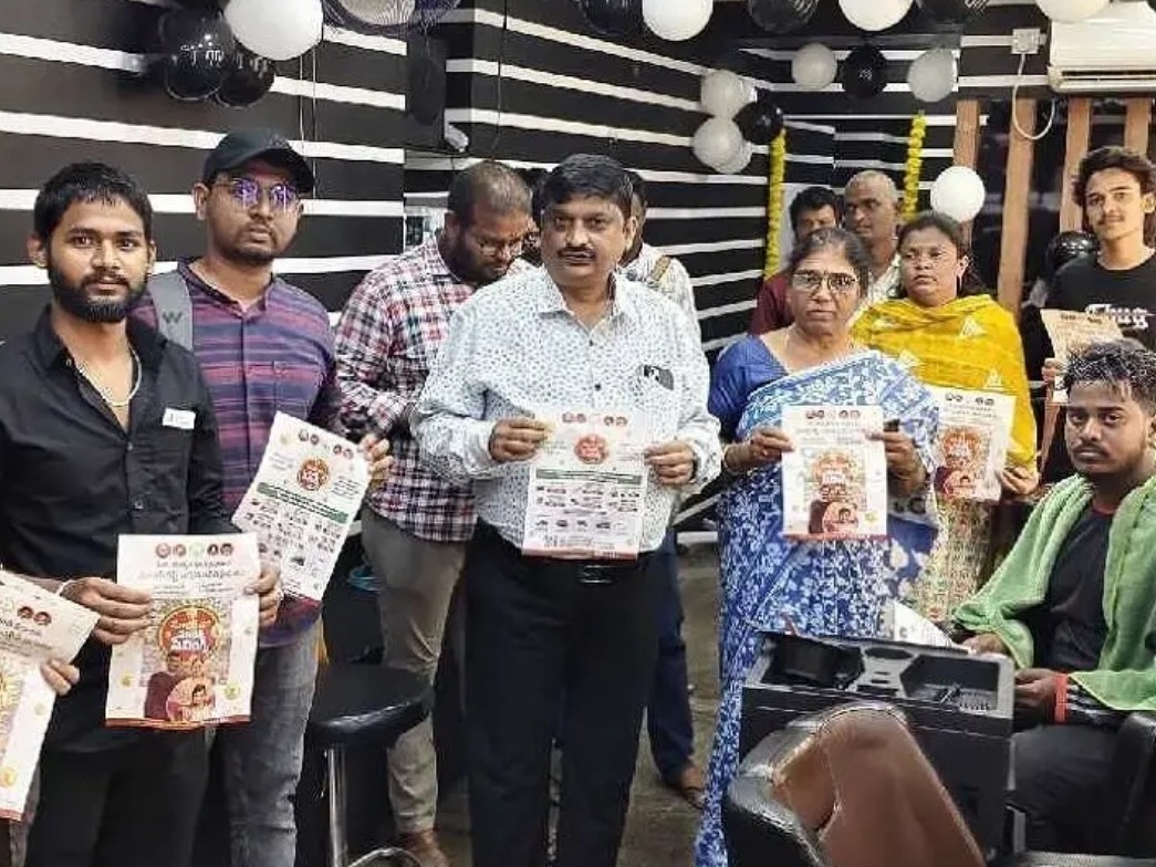 పుత్తూరులో నూతన జీఎస్టీ కరపత్రాల పంపిణీ