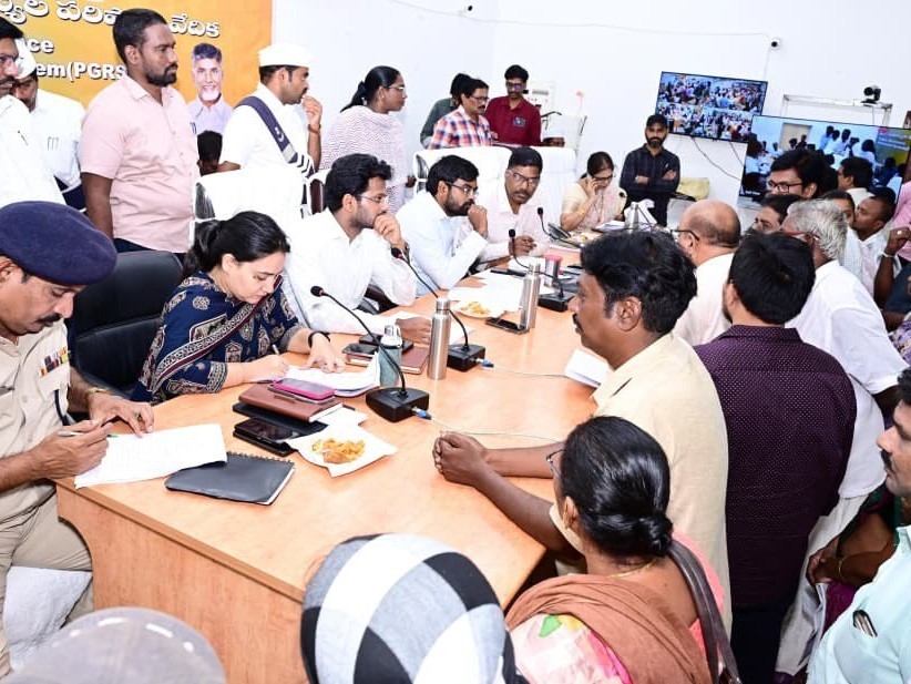 సమస్యలను త్వరగా పరిష్కరించండి: కలెక్టర్