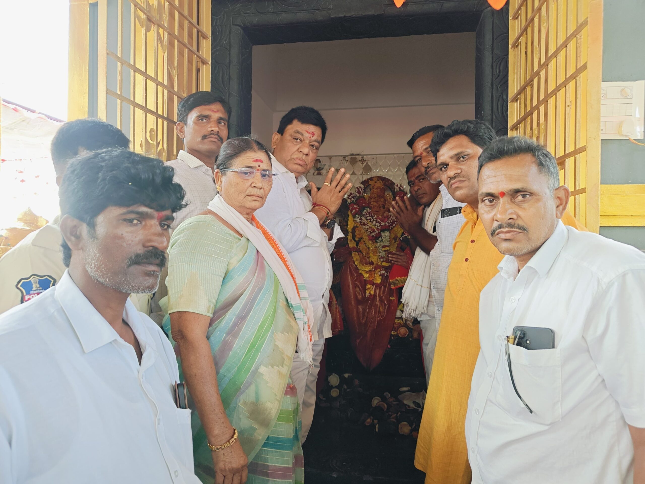 కనకదుర్గ అమ్మవారికి ప్రత్యేక పూజలు నిర్వహించిన ఎంపీ