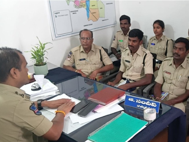 ఎన్నికలపై ప్రత్యేక దృష్టి సారించాలి: CI