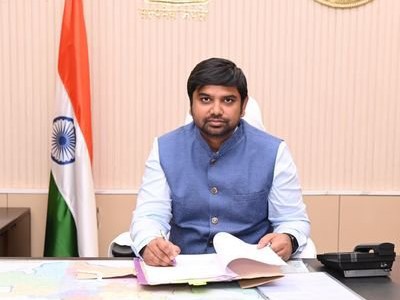 అవసరం మేరకు యూరియా వినియోగించుకోవాలి: కలెక్టర్