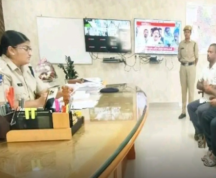 పోలీస్ ప్రజావాణికి 10 ఫిర్యాదులు