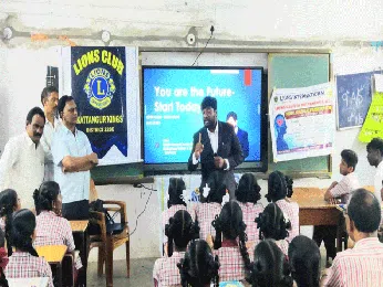 ‘పాఠశాల స్థాయిలోనే లక్ష్యాలను ఏర్పచుకోవాలి’