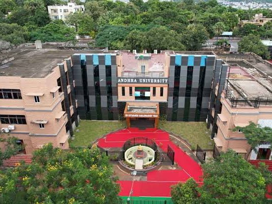 ‘ఉద్యోగం చేస్తూనే ఎంటెక్ చదవొచ్చు’