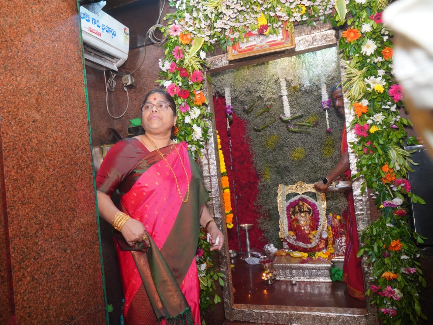 అమ్మవారిని దర్శించుకున్న జిల్లా ప్రధాన న్యాయమూర్తి