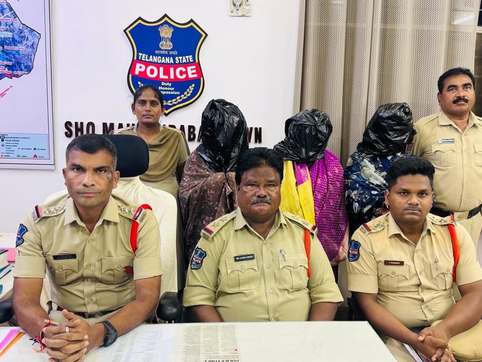అంతర్రాష్ట్ర మహిళా దొంగలను అరెస్ట్ ..