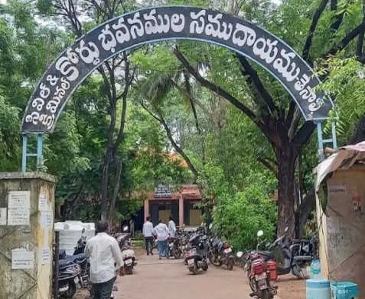 విధులను బాయ్ కాట్ చేస్తున్నట్లు ప్రకటించిన న్యాయవాదులు