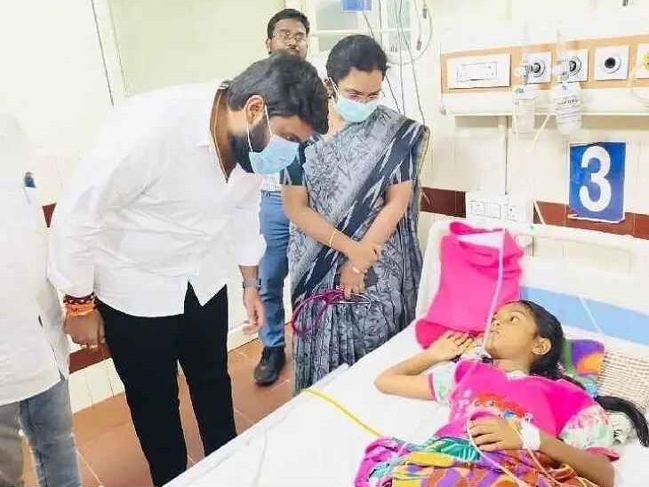కేజీహేచ్ విద్యార్థినుల ఆరోగ్యంపై ఆరా