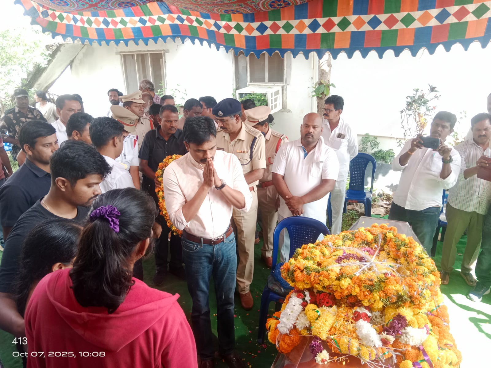 ఏసీపీ విష్ణుమూర్తి మృతికి ఎస్పీ నివాళి