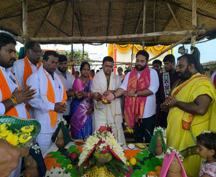 ప్రతిష్టాపన కార్యక్రమానికి హాజరైన టీపీసీసీ ప్రధాన కార్యదర్శి