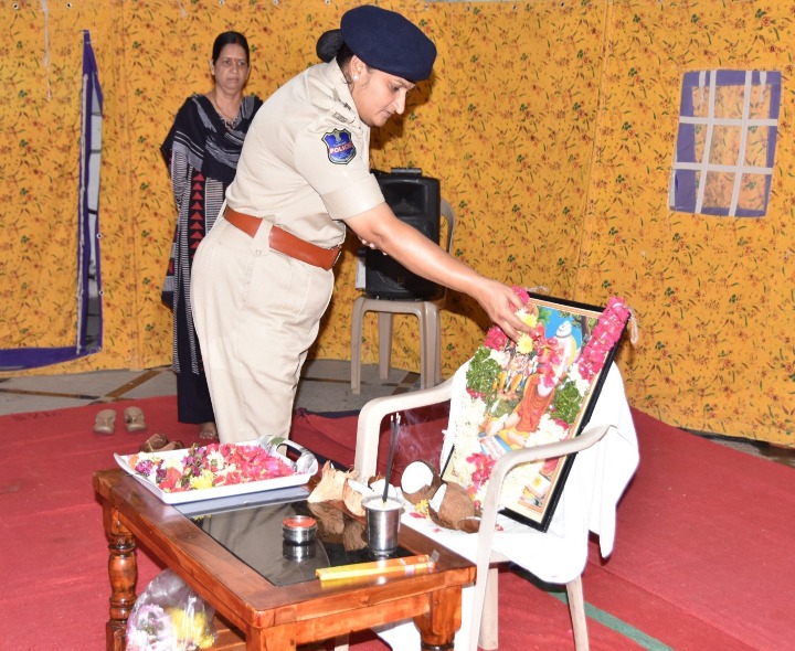 వాల్మీకి మహర్షి జయంతి వేడుకలకు హాజరైన ఎస్పీ