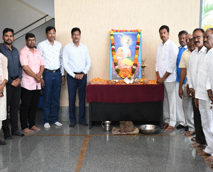 మహనీయుడు వాల్మీకి: అదనపు కలెక్టర్