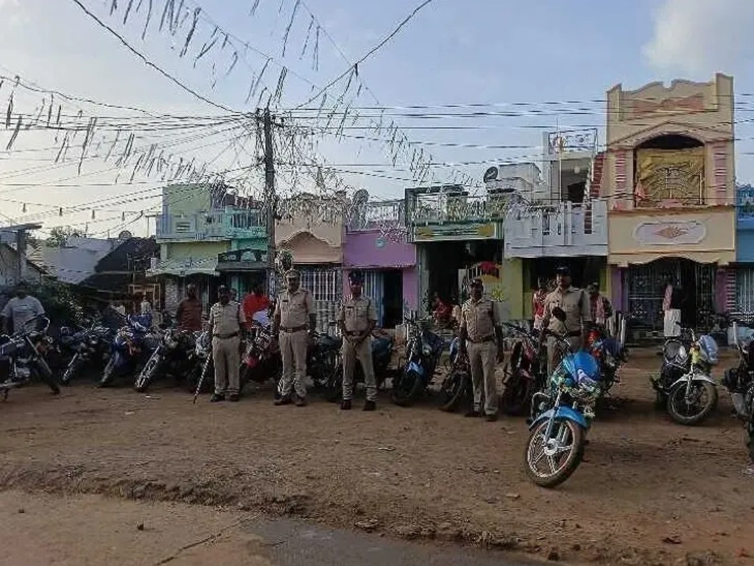 బుడ్డేపు పేటలో పోలీసులు కార్డెన్ సెర్చ్