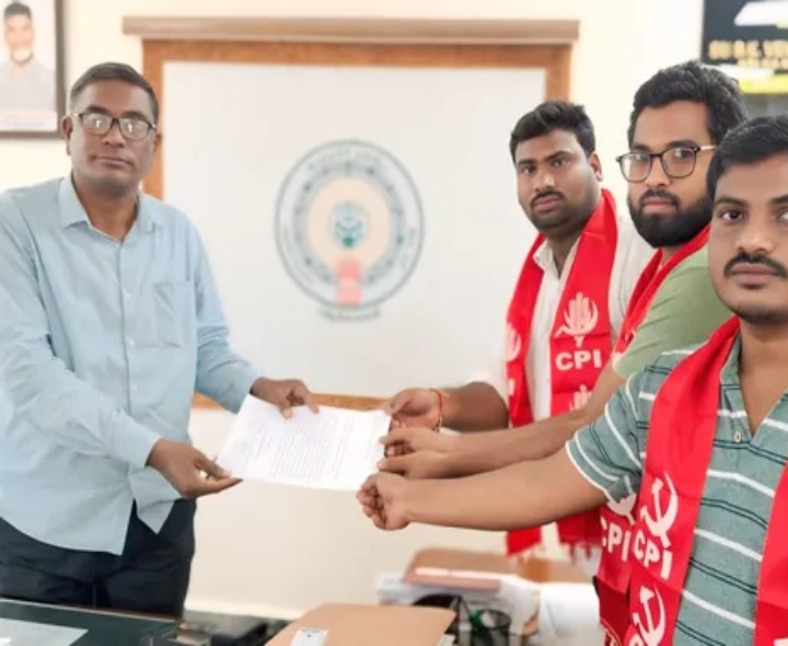 ‘తక్షణమే భూమిని ప్రభుత్వ ఆధీనంలోకి తీసుకోవాలి’