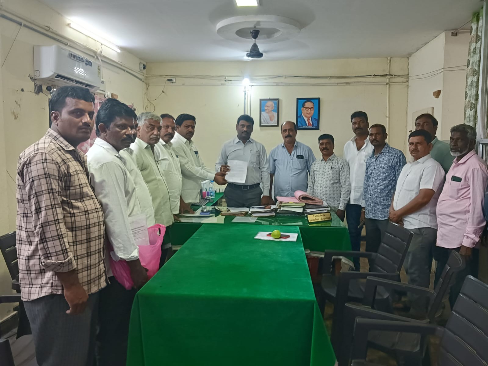 ‘ప్రభుత్వ భూమిని ఆక్రమించిన వారిపై చర్యలు తీసుకోవాలి’
