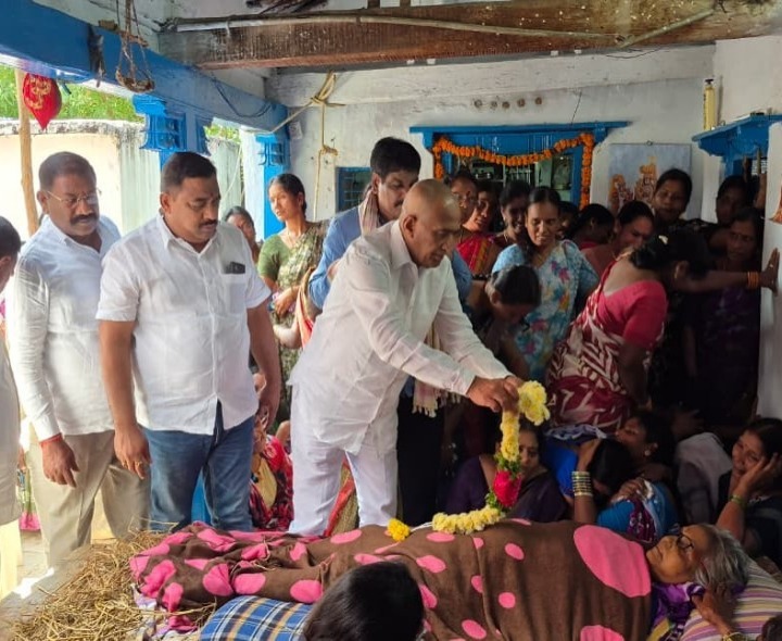 ఎంపీటీసీ కుటుంబాన్ని పరామర్శించిన ప్రతాప్ రెడ్డి