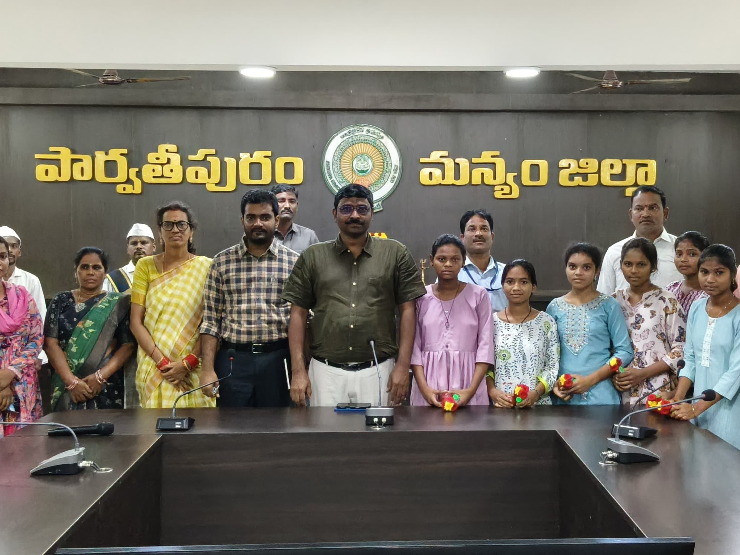 ‘విద్యార్థులు బాగా చదువుకోవాలి’