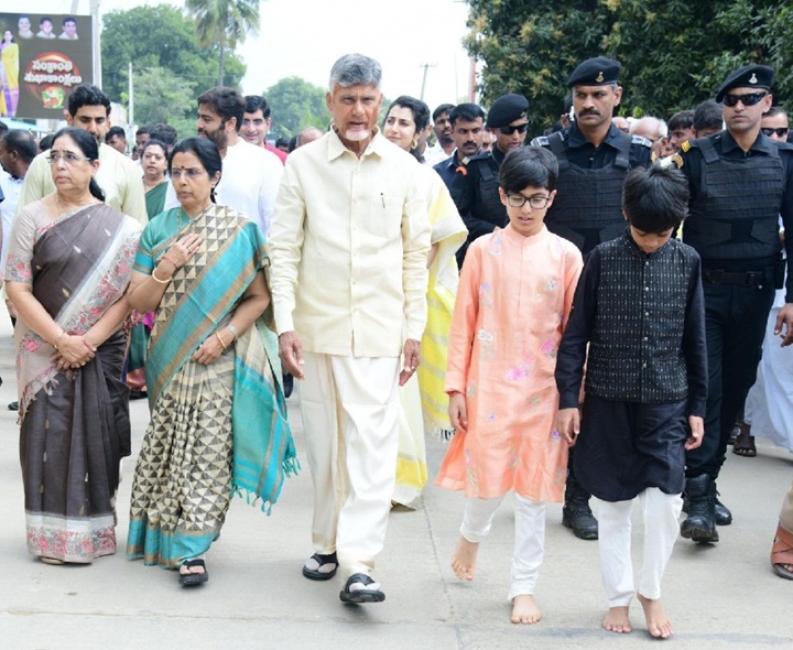 నారావారిపల్లెలో సీఎం చంద్రబాబు పర్యటన
