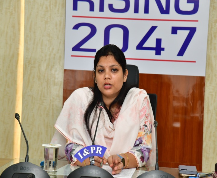‘మహిళా ఆటో డ్రైవర్లు ఆదర్శంగా నిలవాలి’