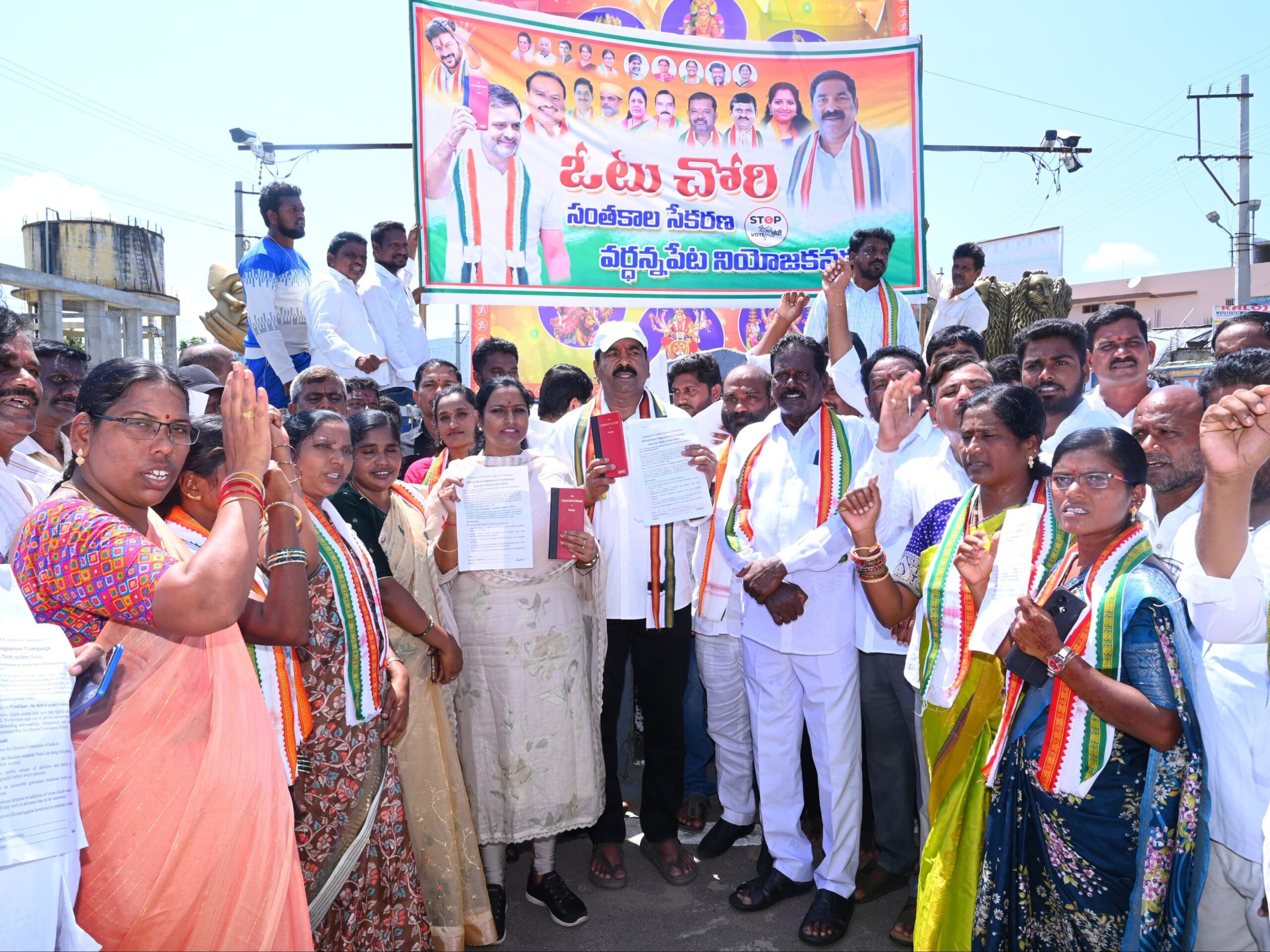 ఓటు చోరీ పోరాటానికి సంతకాలను సేకరించిన ఎపీ