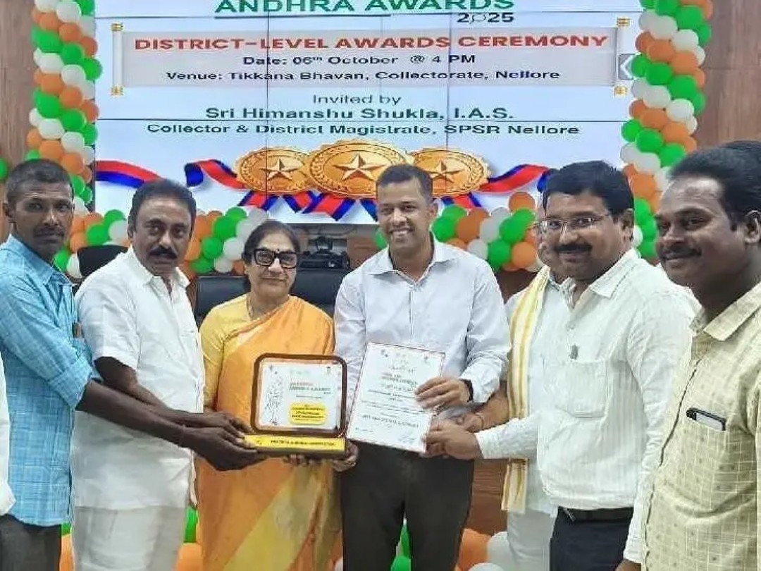 మున్సిపల్ కమిషనర్‌కు స్వచ్ఛ అవార్డు