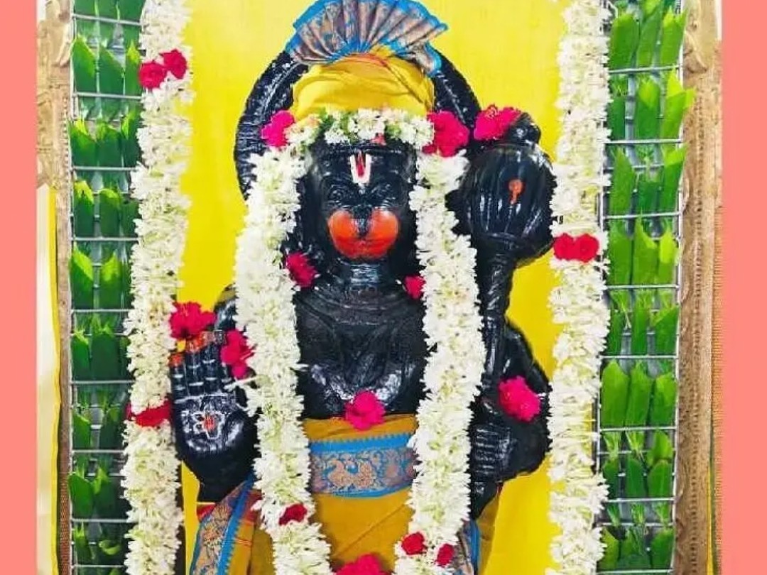 అభయాంజనేయ స్వామికి ప్రత్యేక పూజలు
