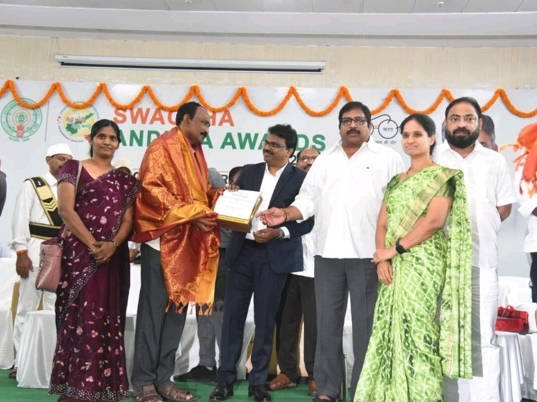 గిరిజన ఆశ్రమ పాఠశాలకు జిల్లా స్థాయిలో స్వచ్ఛ ఆంధ్ర పురస్కారం
